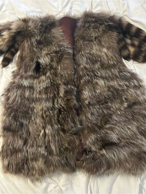 Vintage !! FUR multiple Toned genuine raccoon  Fur Vest with Raccoon Tail